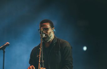 Talented Nigerian Artist is Trying to Reduce Global Pollutions